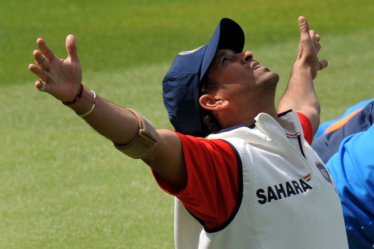 Sachin Tendulkar stretches ahead of the third Test, Edgbaston, August 9, 2011