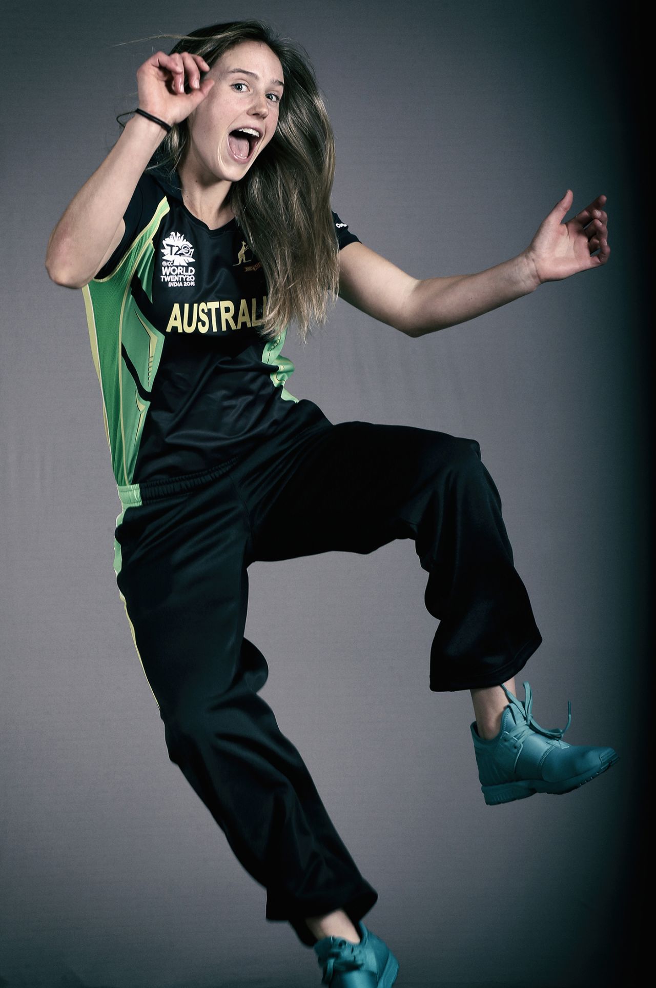 Ellyse Perry goofs around during a photo shoot, Chennai, March 11, 2016