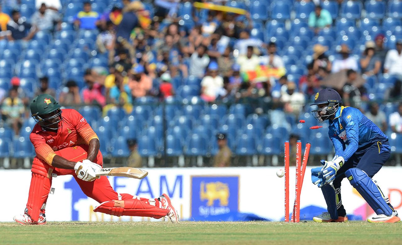 Solomon Mire was bowled trying to sweep, Sri Lanka v Zimbabwe, 5th ODI, Hambantota, July 10, 2017