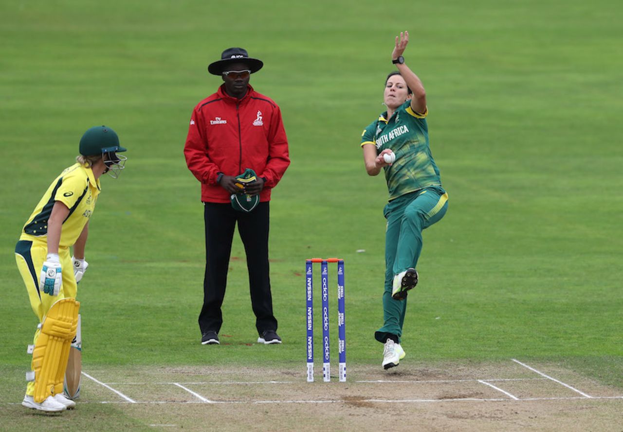 Marizanne Kapp gets into her delivery stride, Australia v South Africa, Women's World Cup, Taunton, July 15, 2017