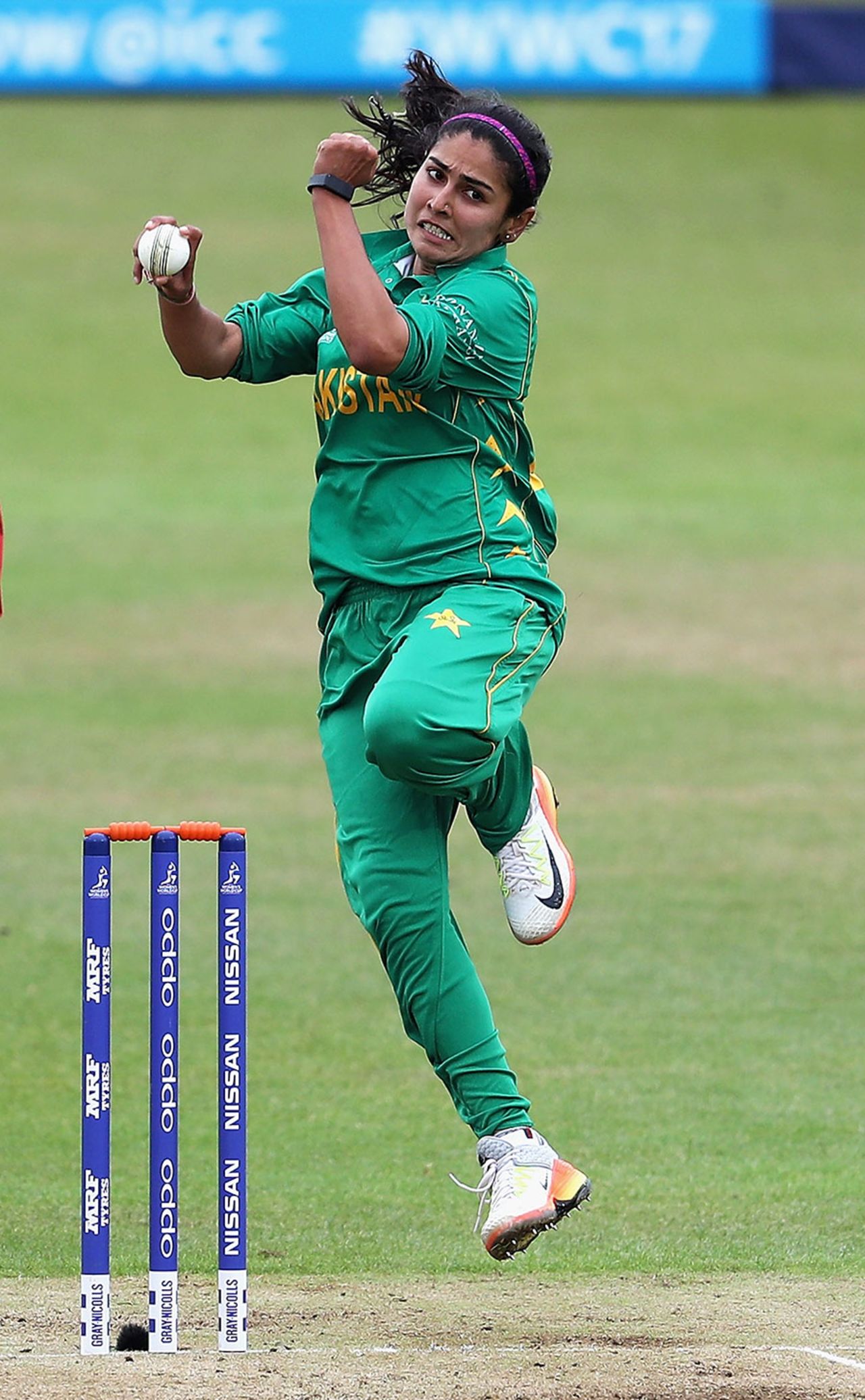 Kainat Imtiaz sends down a delivery, Pakistan v Sri Lanka, Women's World Cup, Leicester, July 15, 2017