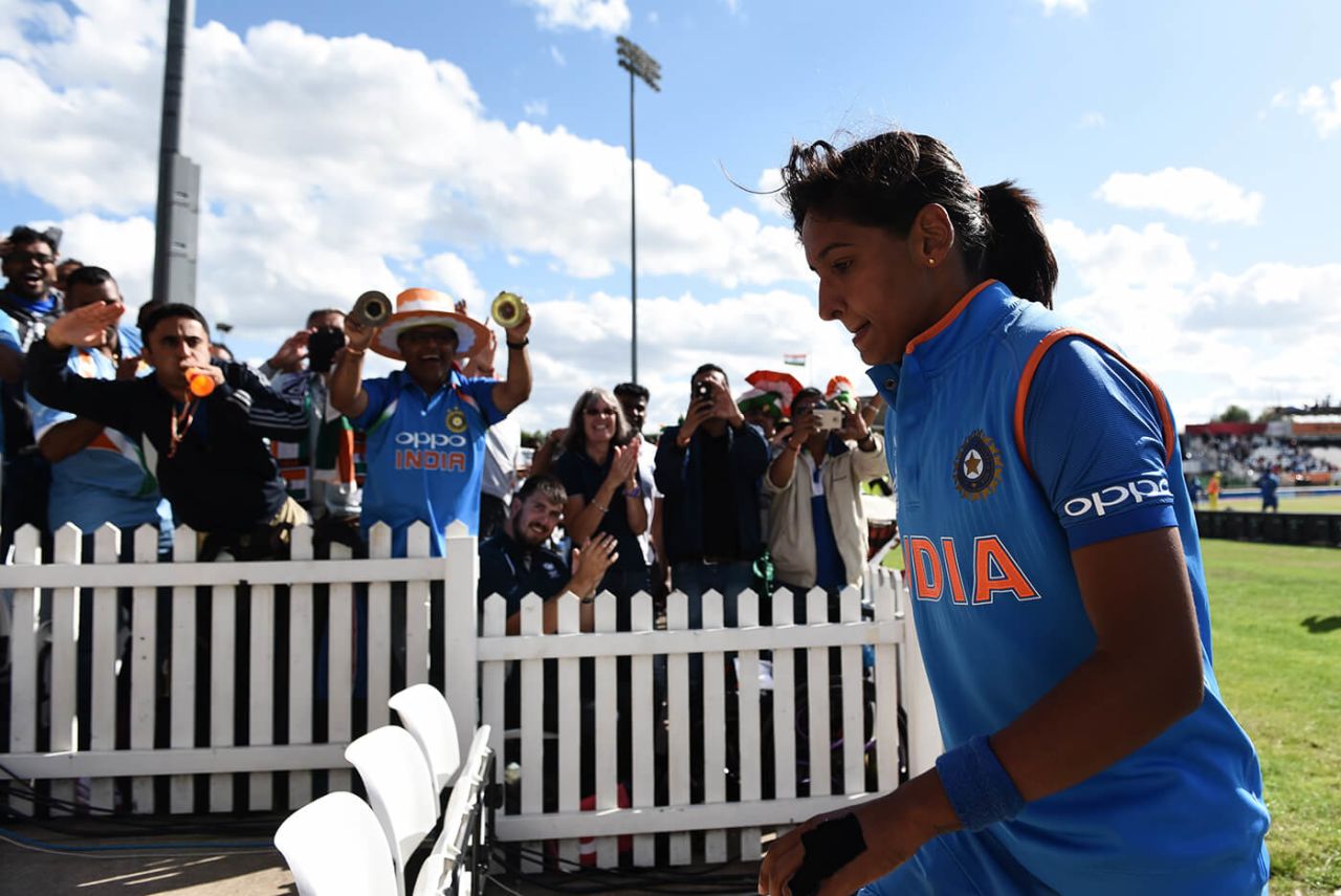 Harmanpreet Kaur walks back to cheers, Australia v India, Women's World Cup, semi-final, Derby, July 20, 2017