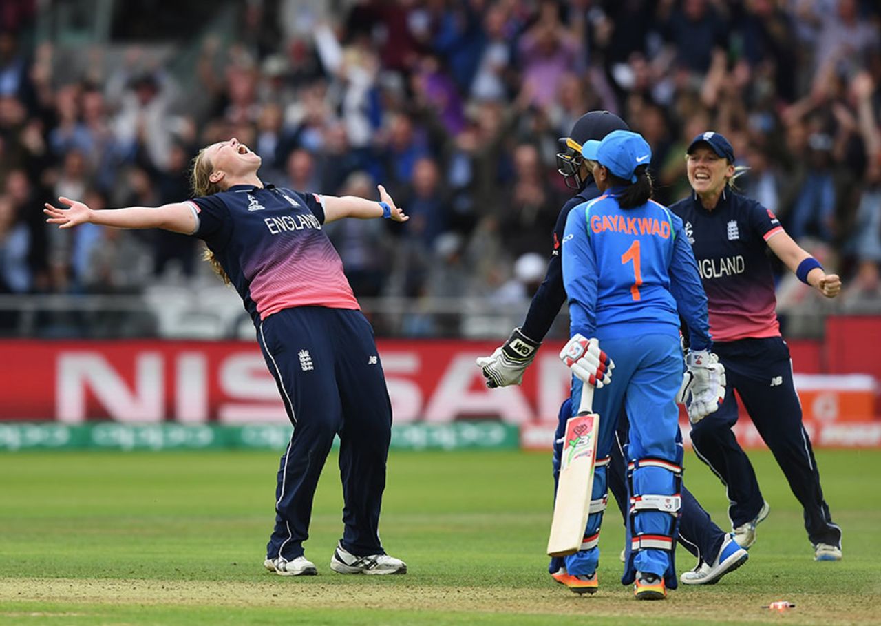 Anya Shrubsole takes the wicket to win the World Cup, England v India, Women's World Cup final, Lord's, July 23, 2017
