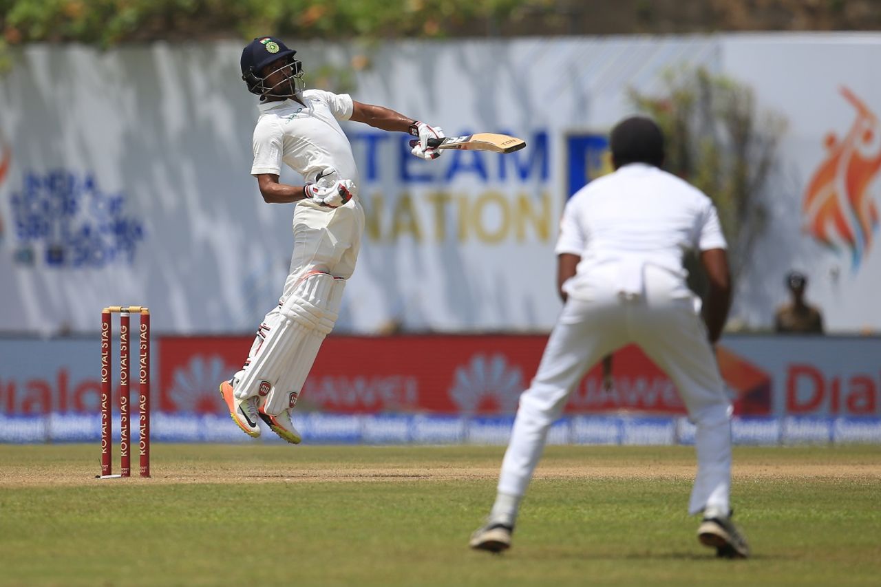 Wriddhiman Saha is made to hop by a bouncer, Sri Lanka v India, 1st Test, Galle, 2nd day, July 27, 2017