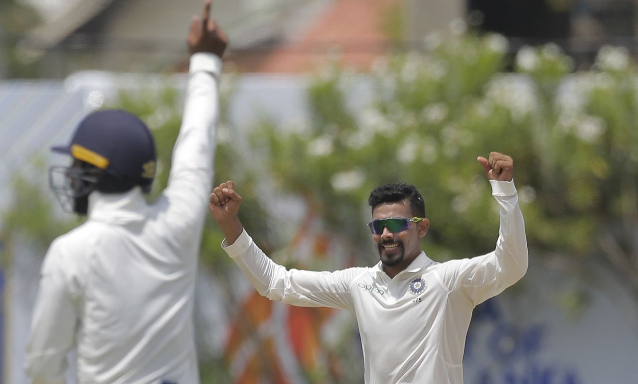 Ravindra Jadeja threatened with turn from the undisturbed part of the pitch, Sri Lanka v India, 1st Test, Galle, 3rd day, July 28, 2017