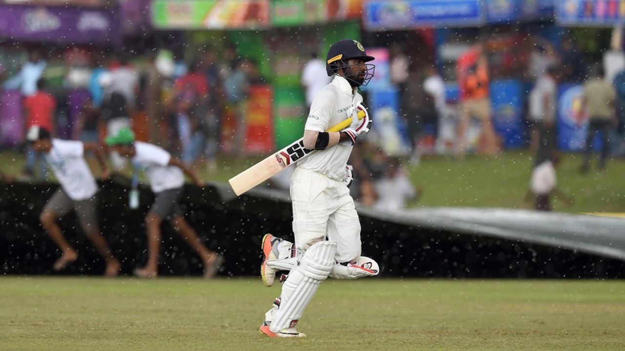 Abhinav Mukund runs off amid rain, Sri Lanka v India, 1st Test, Galle, 3rd day, July 28, 2017