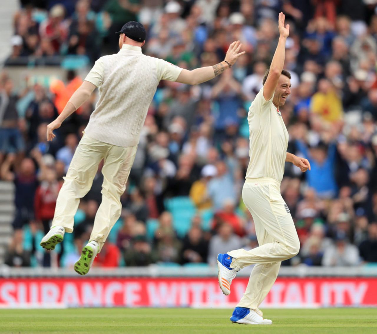 Toby Roland-Jones gets a high five from Ben Stokes, England v South Africa, 3rd Investec Test, The Oval, 2nd day, July 28, 2017