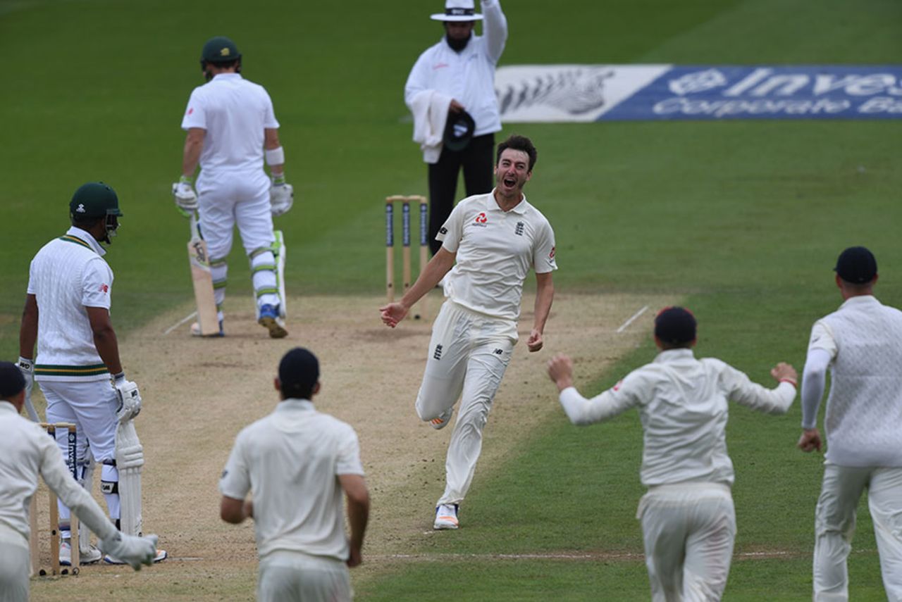 Toby Roland-Jones was on a hat-trick when he removed Vernon Philander first ball, England v South Africa, 3rd Investec Test, The Oval, 5th day, July 31, 2017