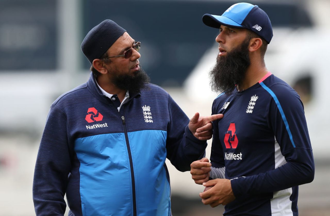 Spin consultant Saqlain Mushtaq chats with Moeen Ali, Old Trafford, August 2, 2017