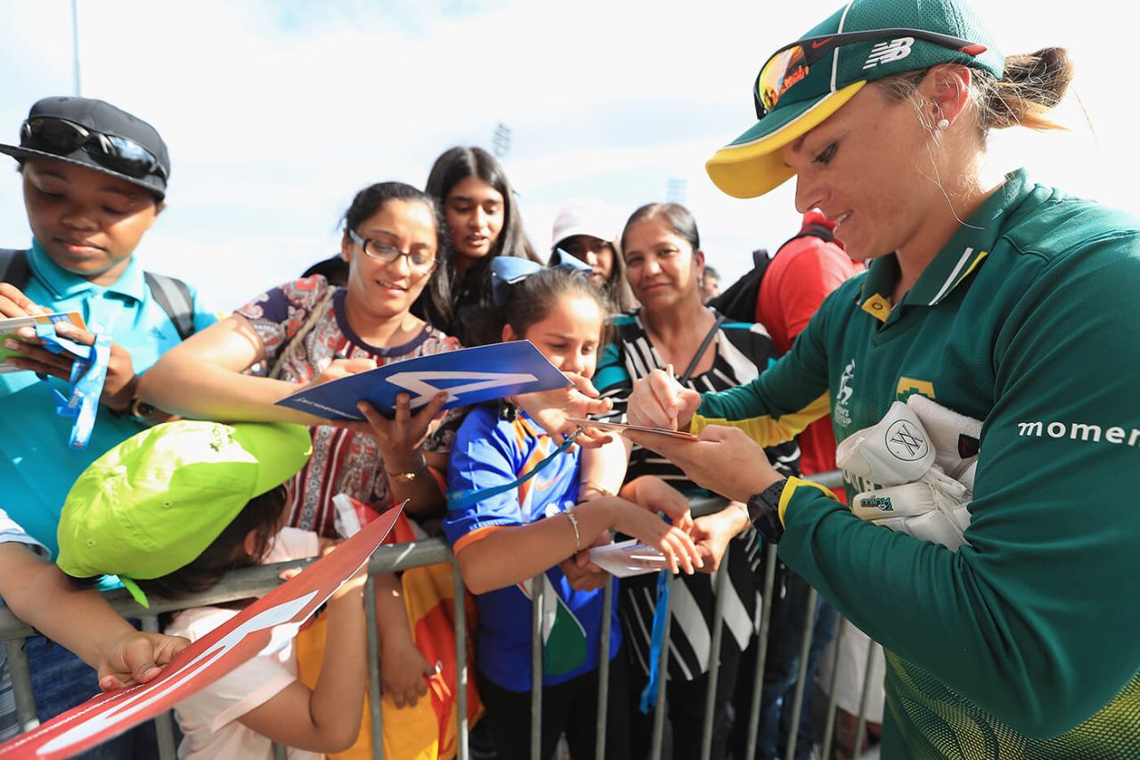Mignon du Preez signs autographs for fans in Leicester, India v South Africa, Women's World Cup 2017, Leicester, July 8, 2017