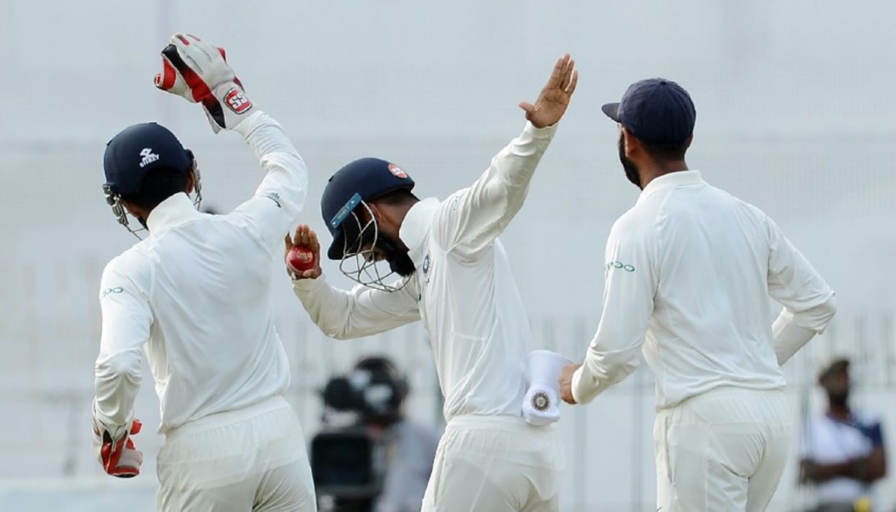 KL Rahul brings out the dab after taking a sharp catch, Sri Lanka v India, 2nd Test, SSC, 2nd day, Colombo, August 4, 2017