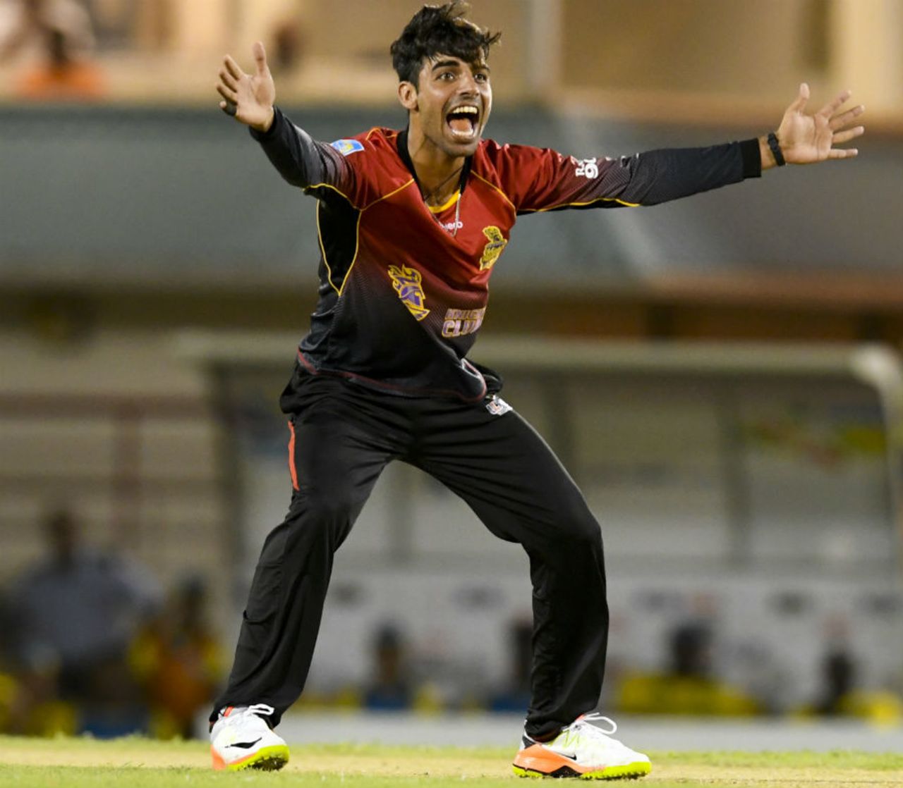 Shadab Khan pleads for an lbw decision in his favour, St Lucia Stars v Trinbago Knight Riders, Gros Islet, CPL, August 5, 2017