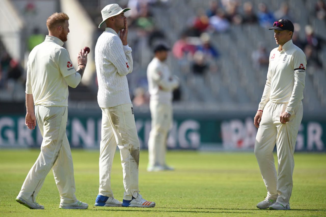 Ben Stokes, Stuart Broad and Joe Root consider England's plan of attack, England v South Africa, 4th Investec Test, Old Trafford, 4th day, August 7, 2017