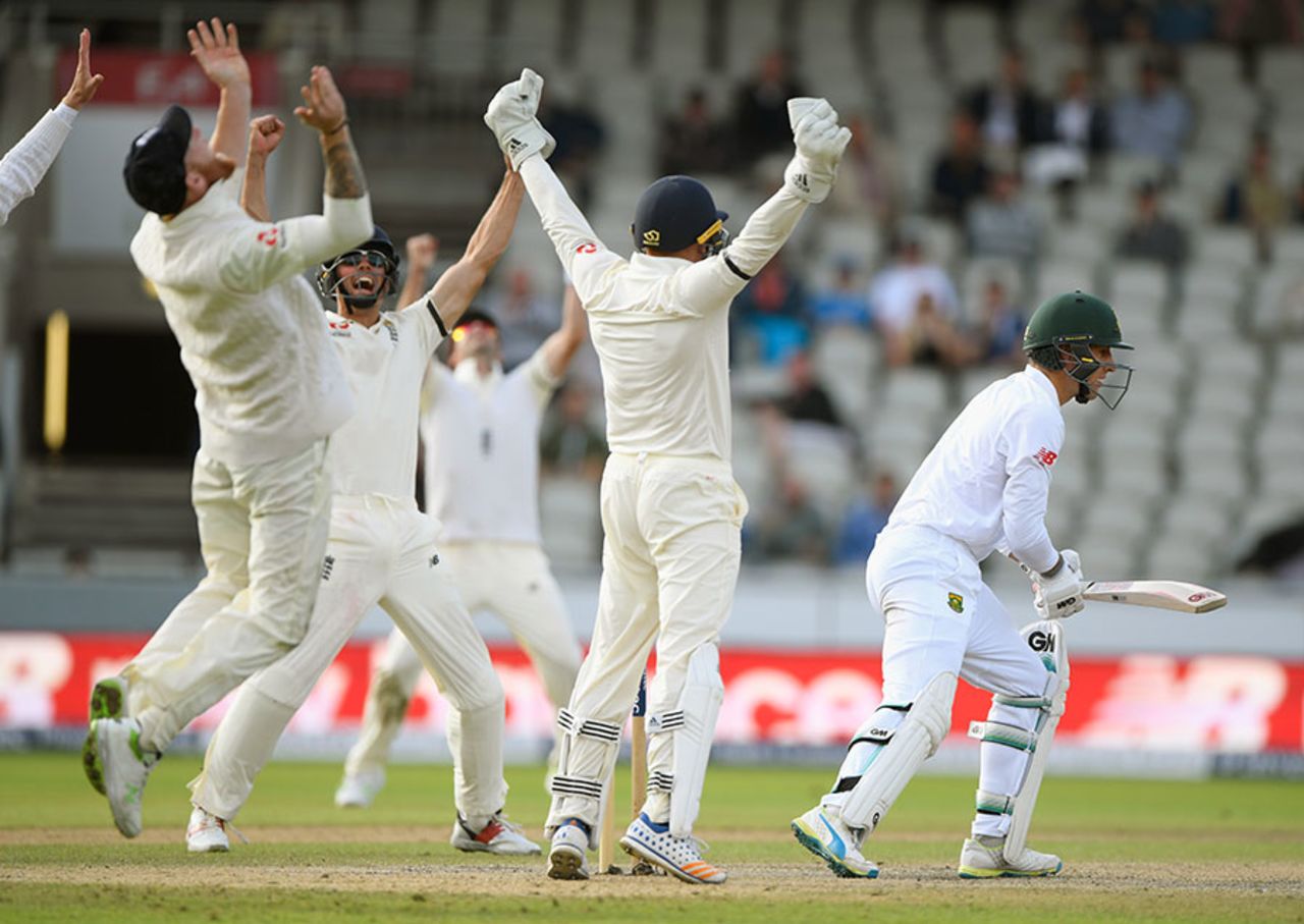 England celebrate as the final wicket falls, England v South Africa, 4th Investec Test, Old Trafford, 4th day, August 7, 2017