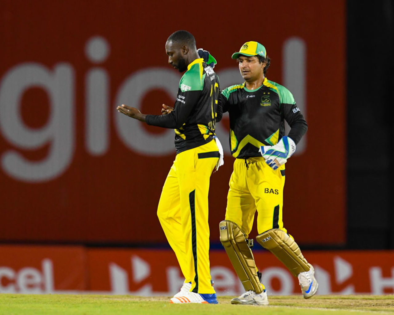 Kesrick Williams brings out his celebratory notebook, T&T Riders v Jamaica Tallawahs, CPL 2017, Port of Spain