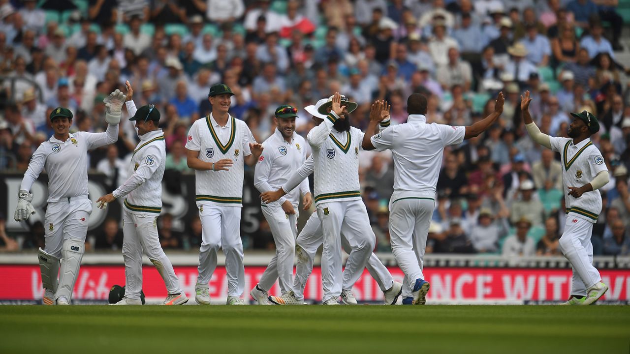 South Africa celebrate Vernon Philander's dismissal of Joe Root, England v South Africa, 3rd Investec Test, The Oval, 1st day, July 27, 2017