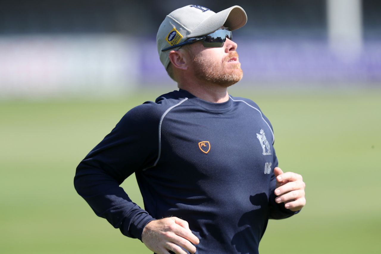 Warwickshire's captain Ian Bell warms up, Essex v Warwickshire, Specsavers Championship Division One, Chelmsford, June 18, 2017