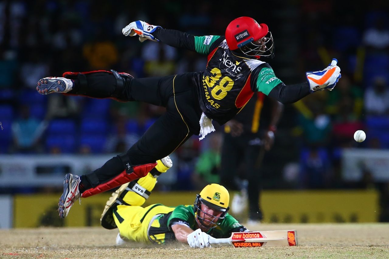 Devon Thomas does his best to get behind a throw, St Kitts & Nevis Patriots v Jamaica Tallawahs, CPL 2017, Basseterre, August 21, 2017