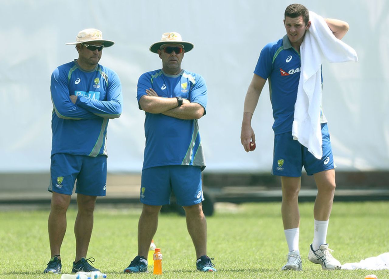 Ryan Harris and Darren Lehmann oversee Australia's practice session, Dhaka, August 22, 2017