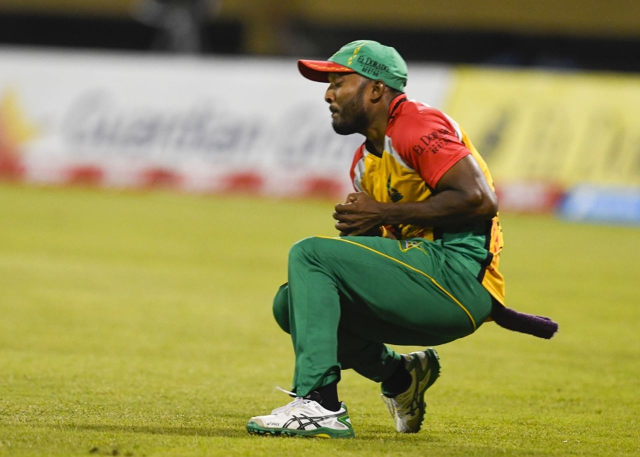 Veersammy Permaul takes a catch, including the wicket of Darren Sammy, Guyana Amazon Warriors v St Lucia Stars, CPL 2017, Providence, August 22, 2017