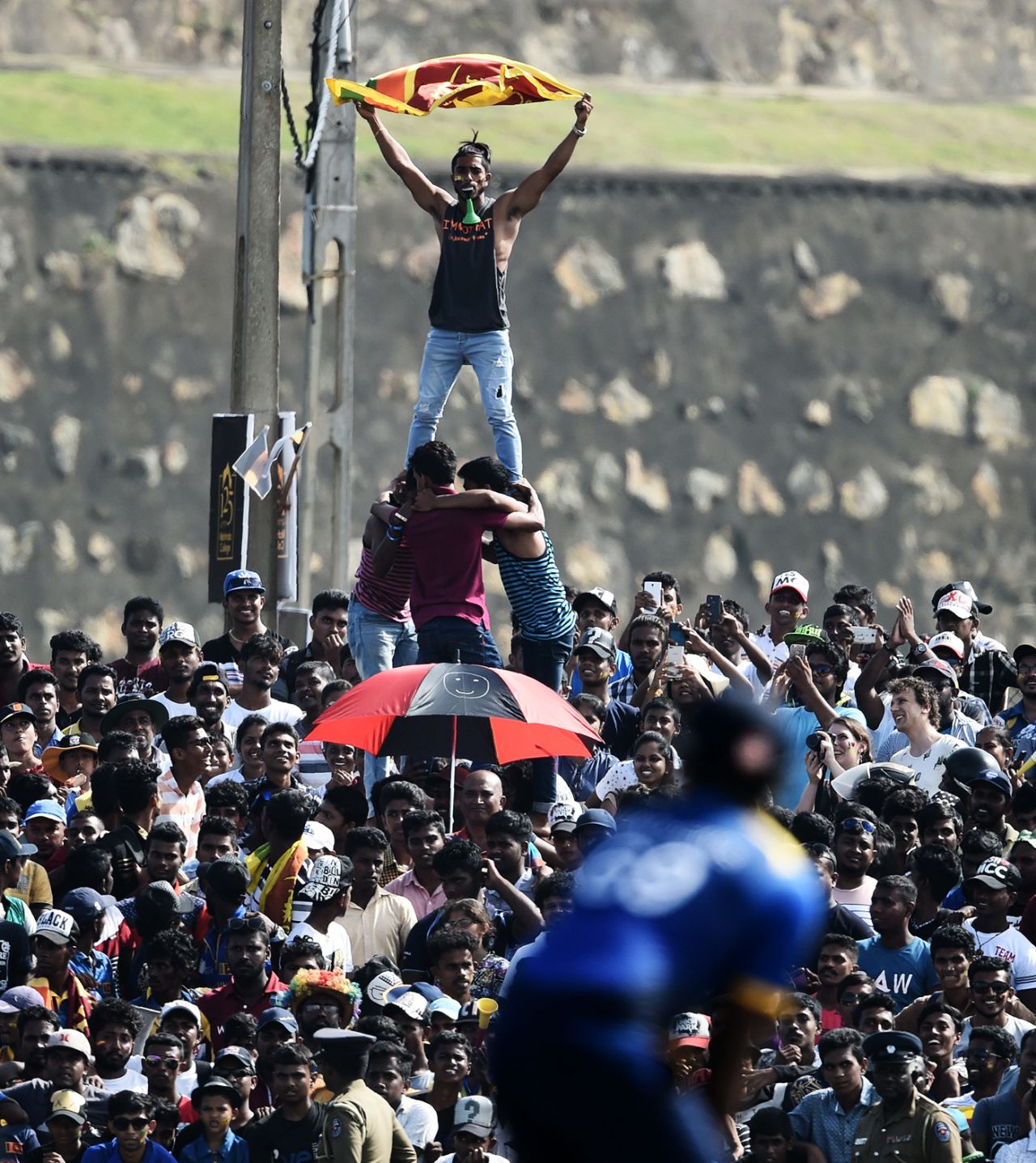 Sri Lankan fans build a pyramid, Sri Lanka v Zimbabwe, 2nd ODI, Galle, July 2, 2017