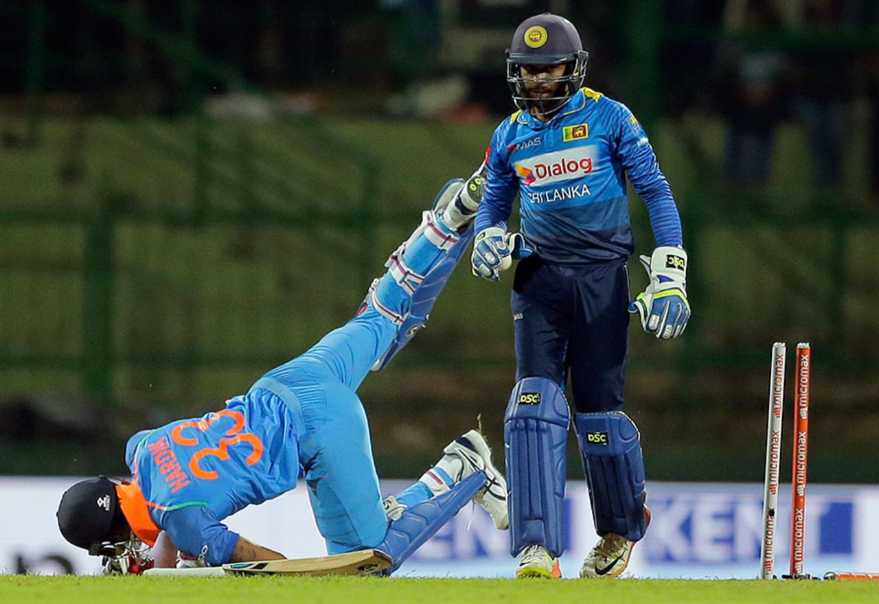 Hardik Pandya dives to avoid being run-out, Sri Lanka v India, 2nd ODI, Pallekele, August 24, 2017