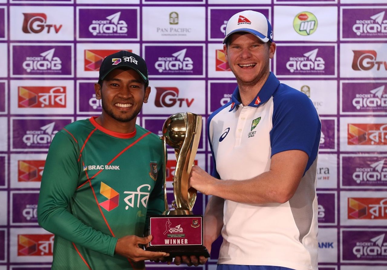 Say cheese: Mushfiqur Rahim and Steven Smith pose with the trophy, Dhaka, August 26, 2017