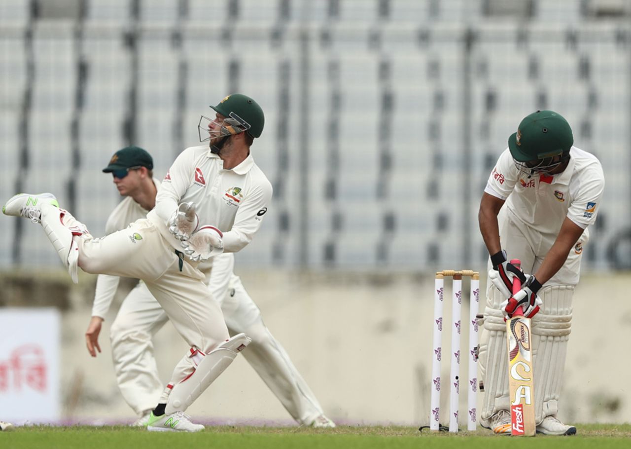Matthew Wade sticks out his leg as the last line of defence, Bangladesh v Australia, 1st Test, Mirpur, 1st day, August 27, 2017