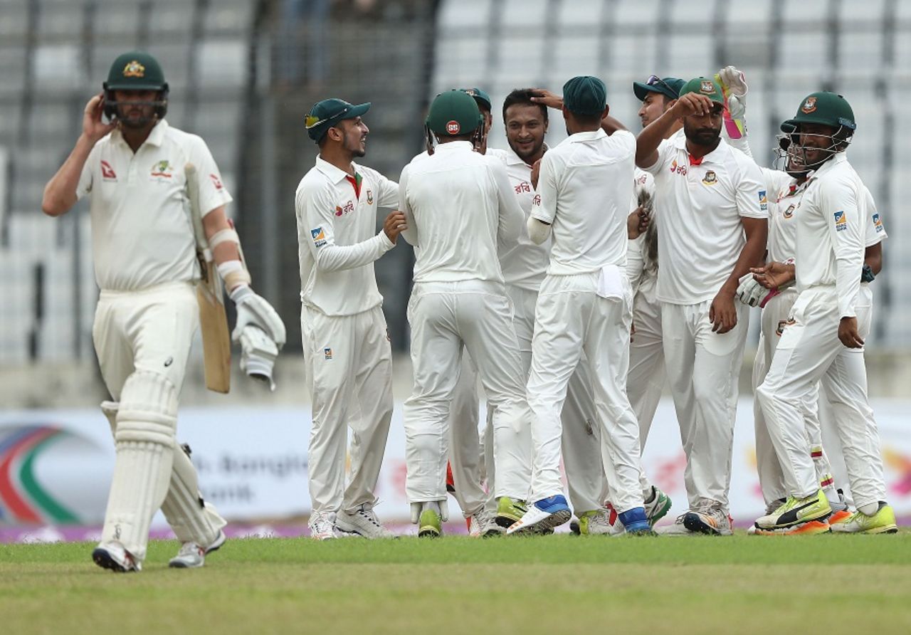 Shakib Al Hasan removed Nathan Lyon, the nightwatchman, for a duck, Bangladesh v Australia, 1st Test, Mirpur, 1st day, August 27, 2017