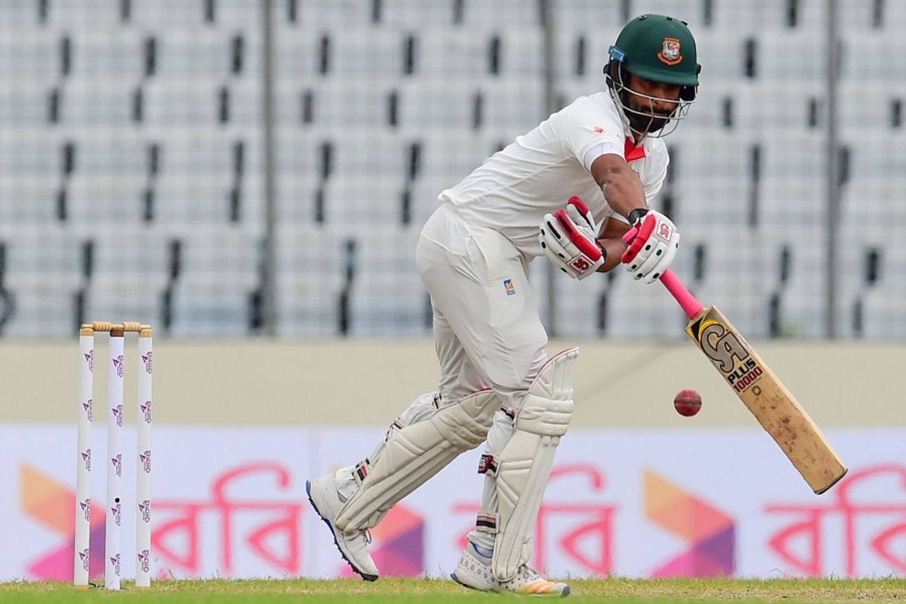 Tamim Iqbal gets into a tangle, Bangladesh v Australia, 1st Test, Mirpur, 3rd day, August 29, 2017