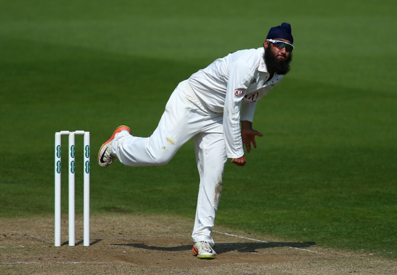 Amar Virdi bowls, Surrey v Middlesex, Specsavers County Championship, Division One, Kia Oval, August 28, 2017
