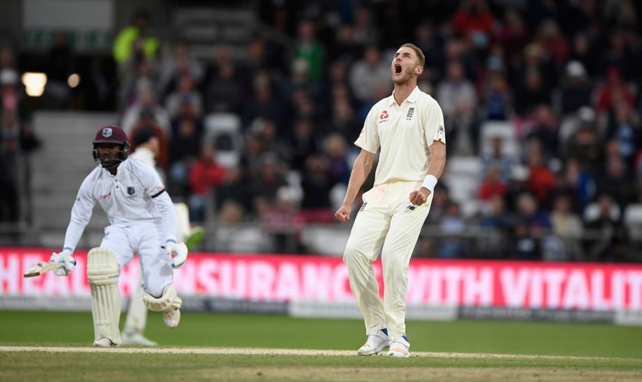Stuart Broad cries out in anguish after a dropped catch, England v West Indies, 2nd Investec Test, Headingley, 5th day, August 29, 2017