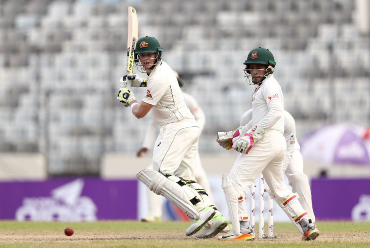 Steven Smith was quite busy with his strike rotation on the fourth day, Bangladesh v Australia, 1st Test, Mirpur, 4th day, August 30, 2017