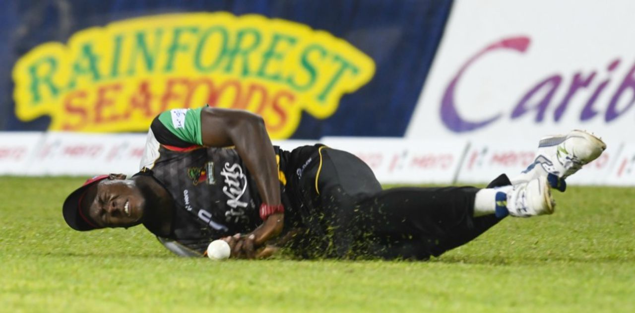 Carlos Brathwaite couldn't quite complete a catch in the deep, Jamaica Tallawahs v St Kitts and Nevis Patriots, CPL 2017, Kingston, August 30, 2017