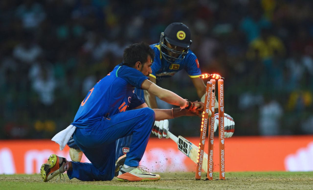 Yuzvendra Chahal breaks the stumps to run out Wanindu Hasaranga, Sri Lanka v India, 5th ODI, Colombo, September 3, 2017