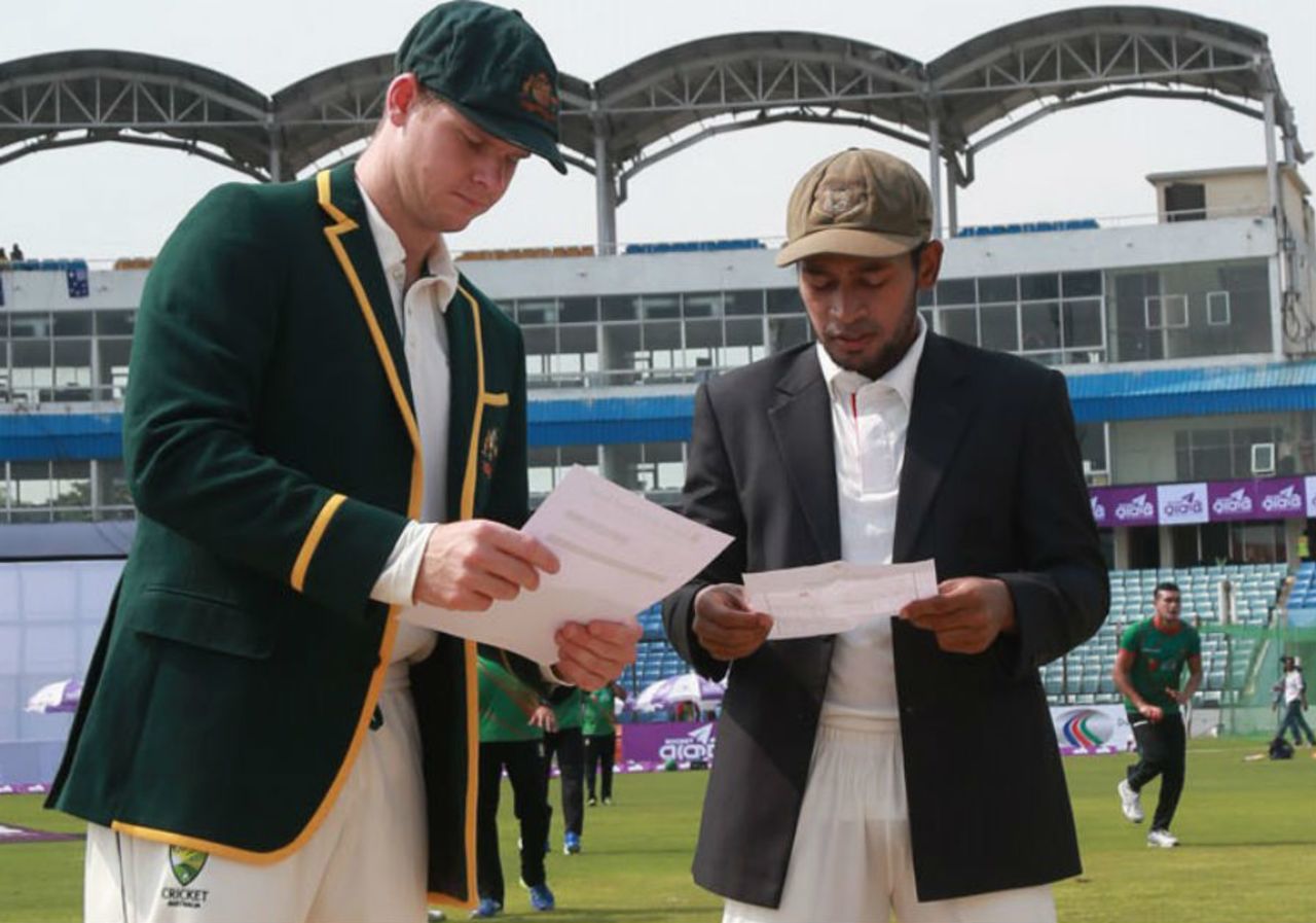 Steven Smith and Mushfiqur Rahim exchange team sheets at the toss, Bangladesh v Australia, 2nd Test, Chittagong, 1st day, September 4, 2017