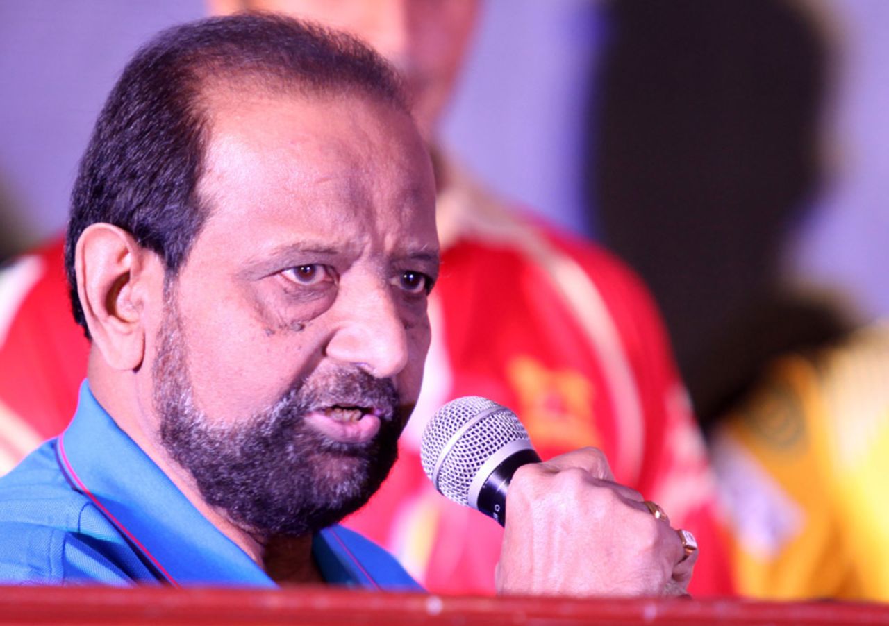 Gundappa Viswanath speaks at the Karnataka Premier League launch in Mysore, September 3, 2017
