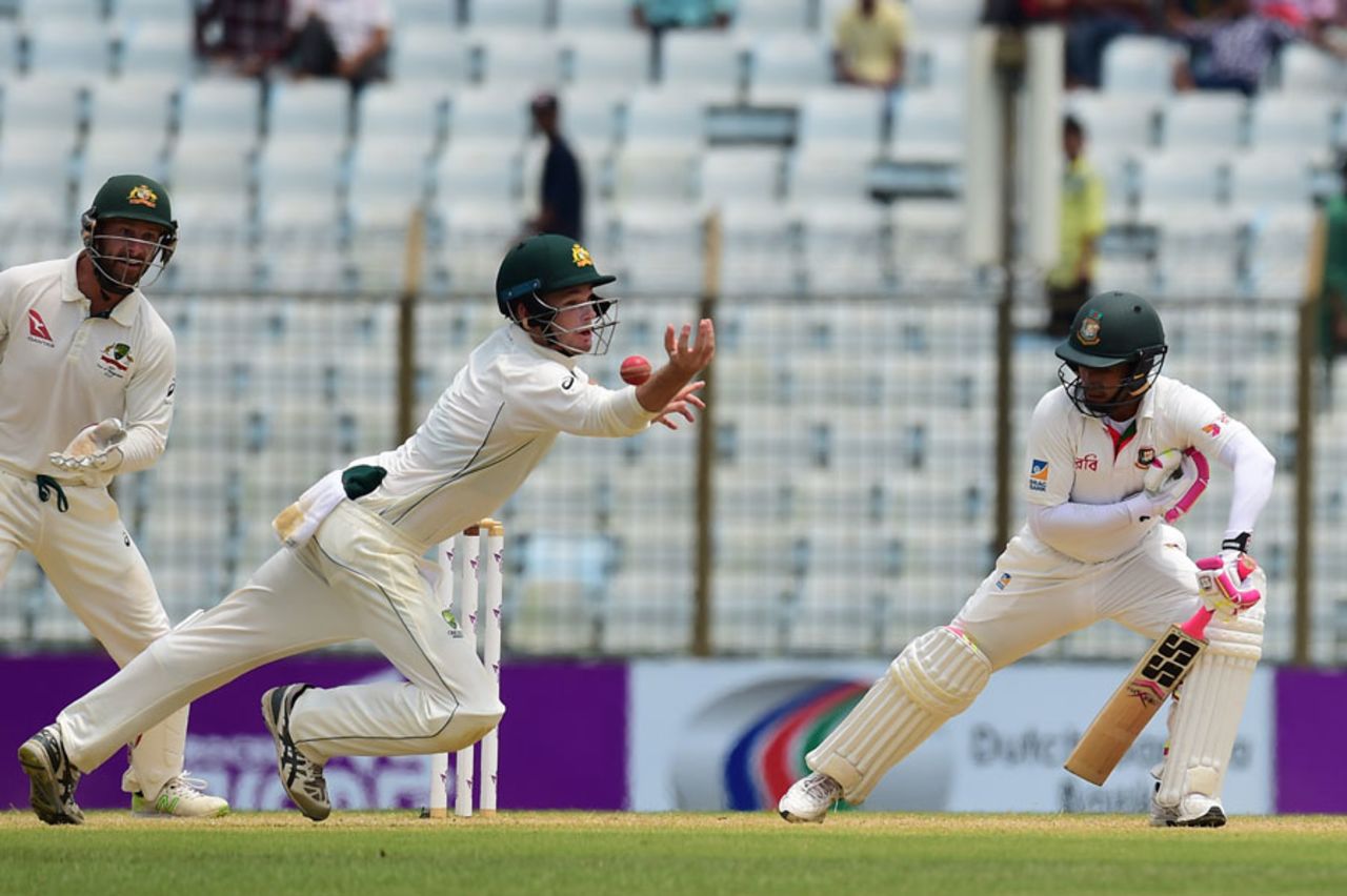 Peter Handscomb dives at silly point, Bangladesh v Australia, 2nd Test, Chittagong, 4th day, September 7, 2017