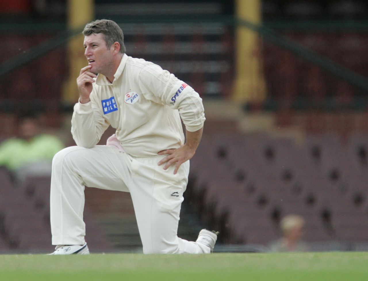 Stuart MacGill kneels in the field, New South Wales v South Australia, day two, Pura Cup, Sydney, October 26, 2005 