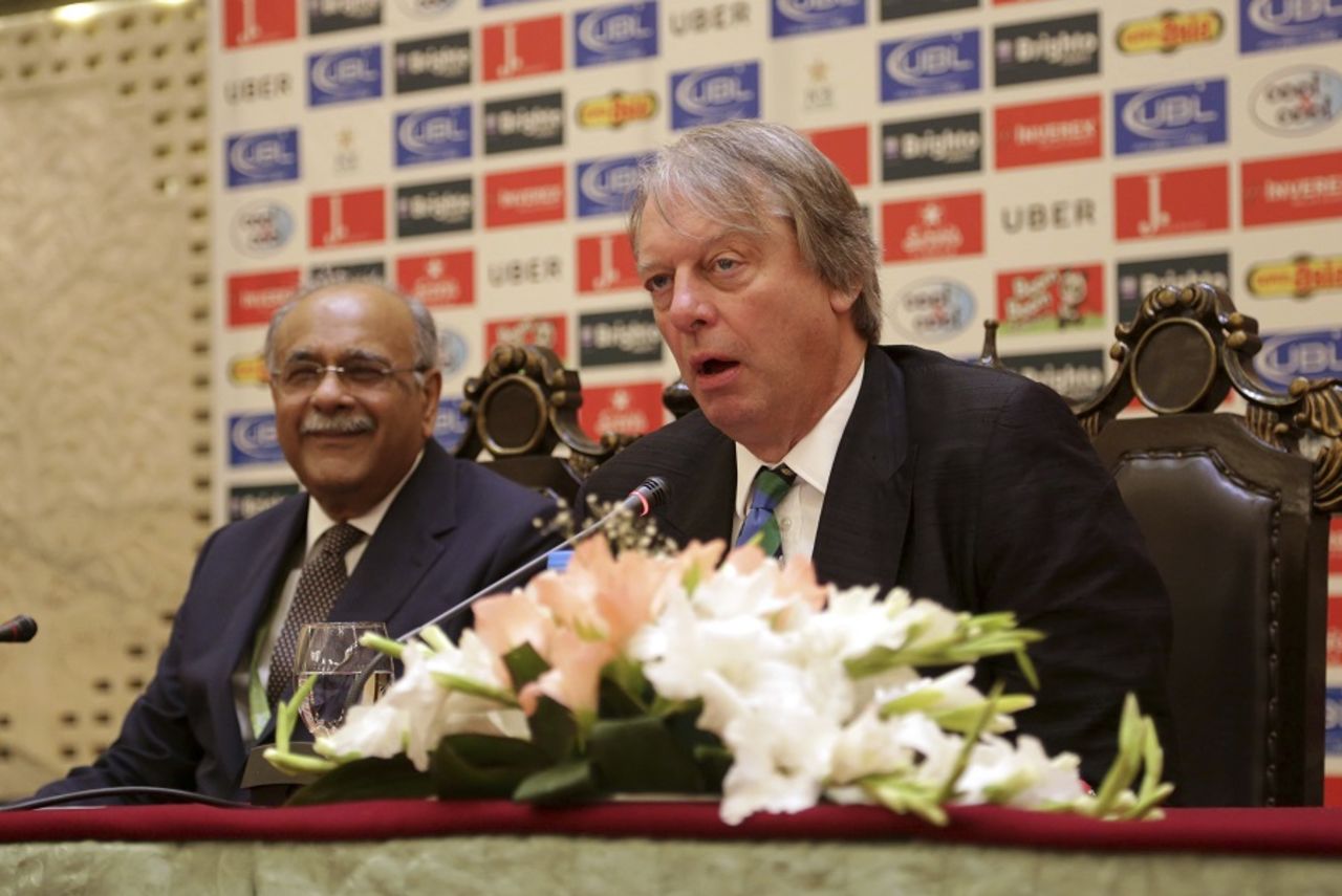 Najam Sethi and Giles Clarke address the media, Lahore, September 11, 2017