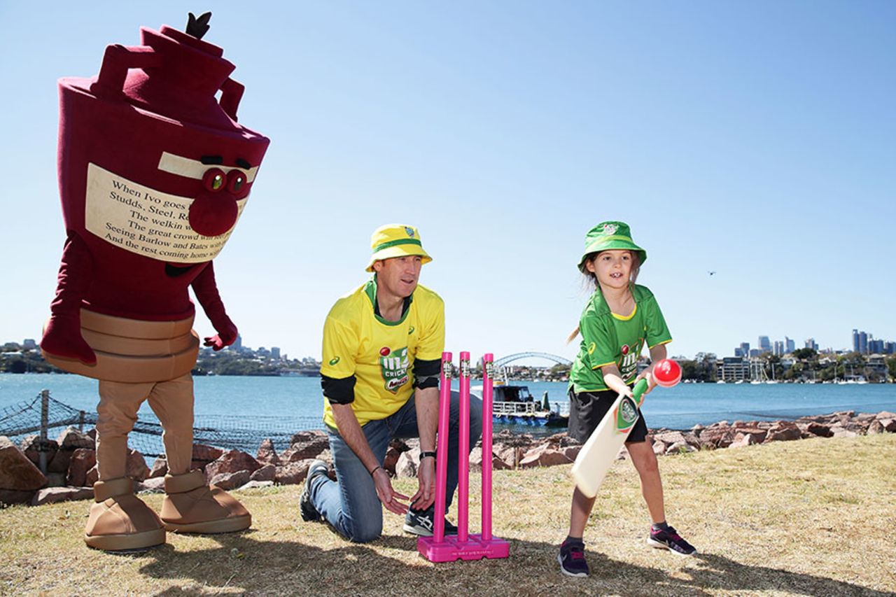 Cricket Australia CEO James Sutherland with a young fan during the Milo Cricket Australia shoot, Sydney, September 15, 2017