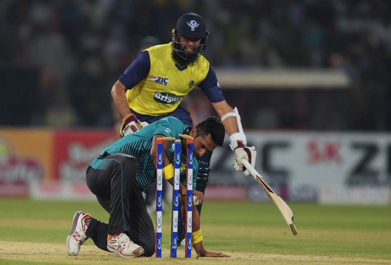 Hashim Amla's opening burst ended in a run out, Pakistan v World XI, 3rd T20I, Lahore, September 15, 2017
