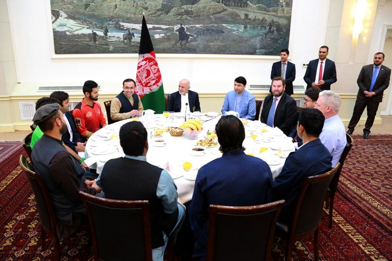 Afghanistan president and ACB patron-in-chief Mohammad Ashraf Ghani chats with officials and commentators, Kabul, September 16, 2017