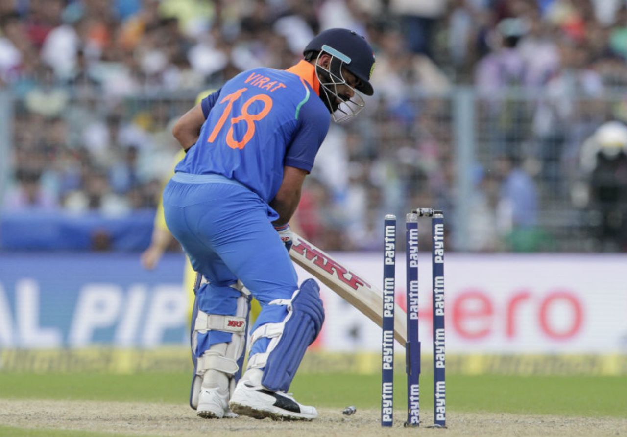 Virat Kohli chops on, India v Australia, 2nd ODI, Kolkata, September 21, 2017