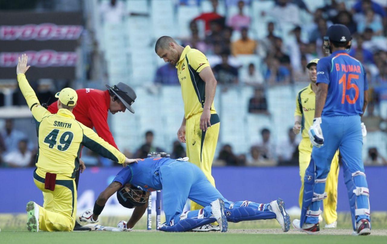 The Australia players check on Hardik Pandya after he was hit, India v Australia, 2nd ODI, Kolkata, September 21, 2017