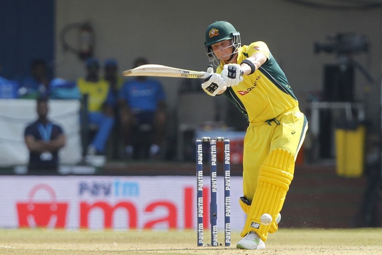 Steven Smith gets into a bit of a tangle, India v Australia, 3rd ODI, Indore