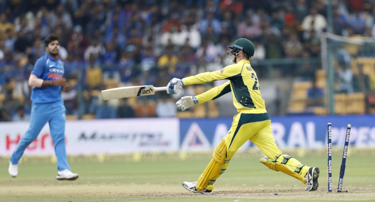 Peter Handscomb was bowled by Umesh Yadav, India v Australia, 4th ODI, Bengaluru, September 28, 2017