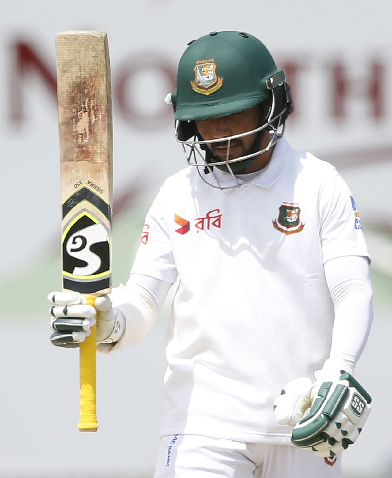 Mominul Haque acknowledges his 12th Test fifty, South Africa v Bangladesh, 1st Test, Potchefstroom, 3rd day, September 30, 2017