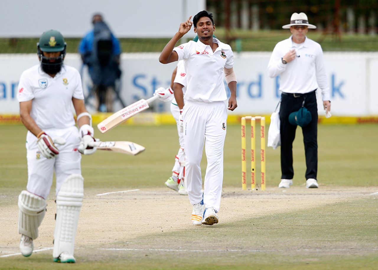 Mustafizur Rahman dismissed Hashim Amla from around the wicket, South Africa v Bangladesh, 1st Test, Potchefstroom, 4th day, October 1, 2017