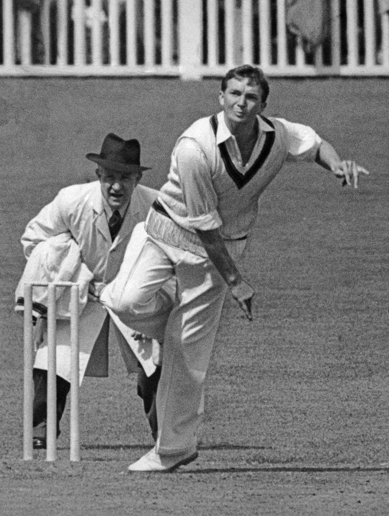 Richie Benaud bowls, Australia v England, first Test, day one, Brisbane, December 5, 1958